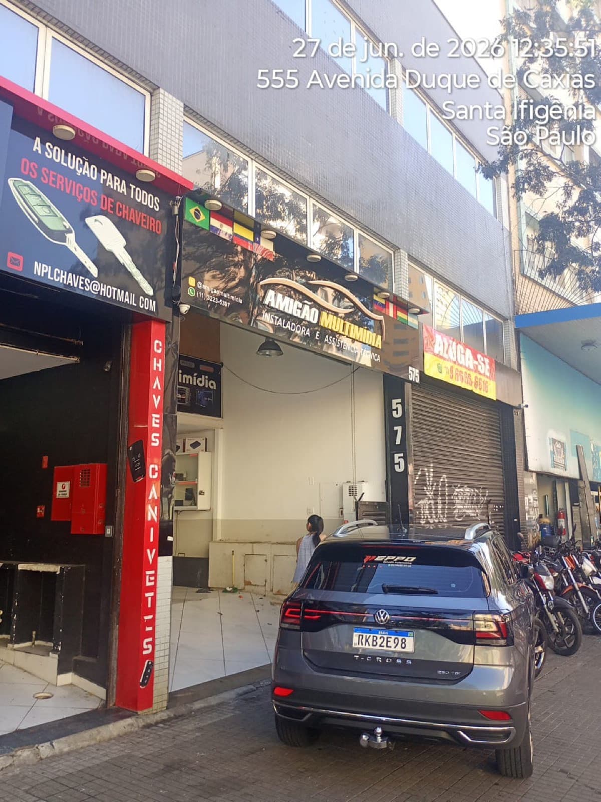Registro fotográfico de ronda em fachada comercial em São Paulo, com data e endereço