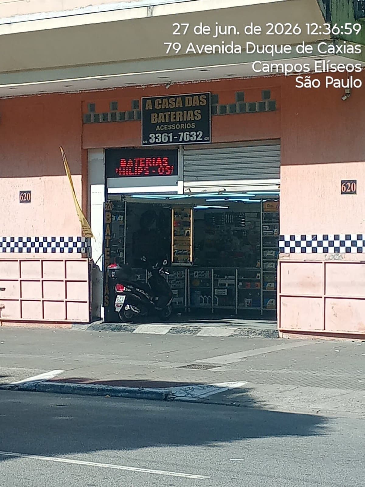 Vistoria técnica em imóvel comercial com registro fotográfico datado